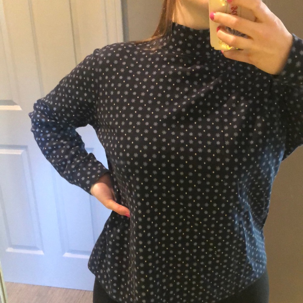Snowflake print mockneck/ turtleneck shirt